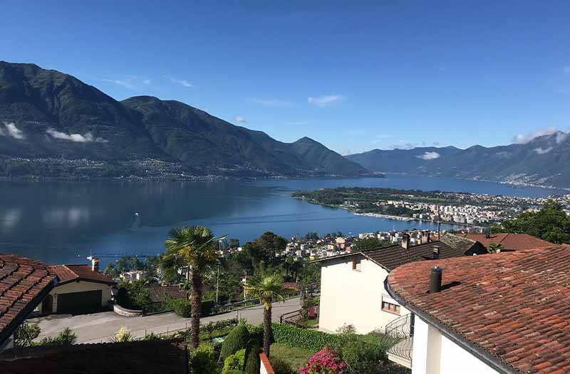Villa in Brione sopra Minusio mit freier Sicht auf den Lago Maggiore – Premiumlage im Tessin