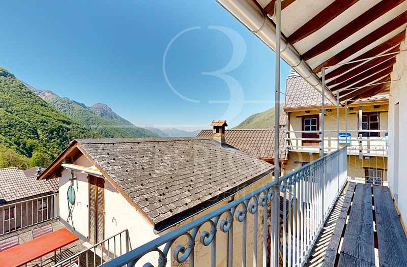 Balkon mit Bergblick