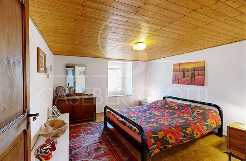 Schlafzimmer mit Holzdecke