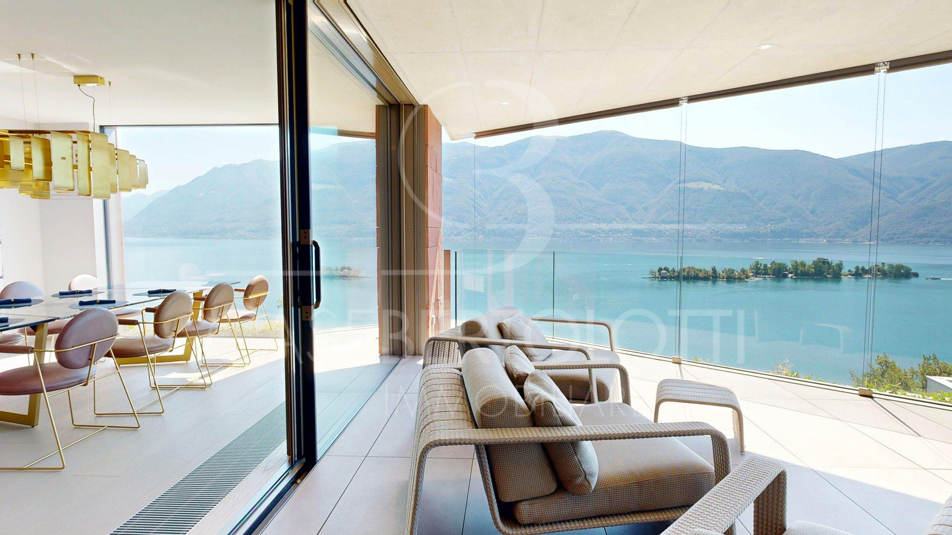 Luxuriöse Wohnterrasse mit Seeblick
