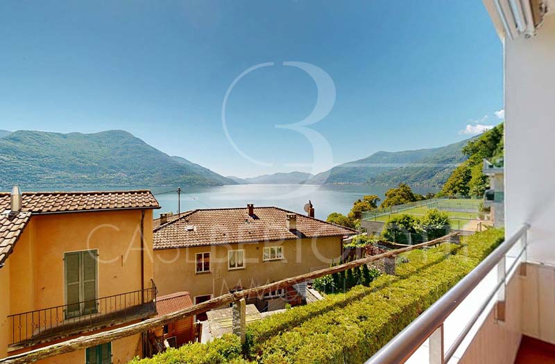 Balkon- und Seeblick