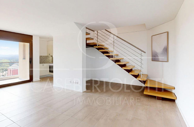 Offener Wohnbereich mit Treppe